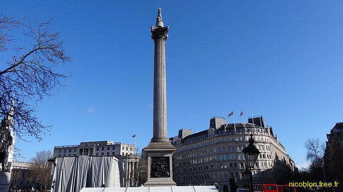 colonne de 44m avec la statue de l'amiral Horatio Nelson