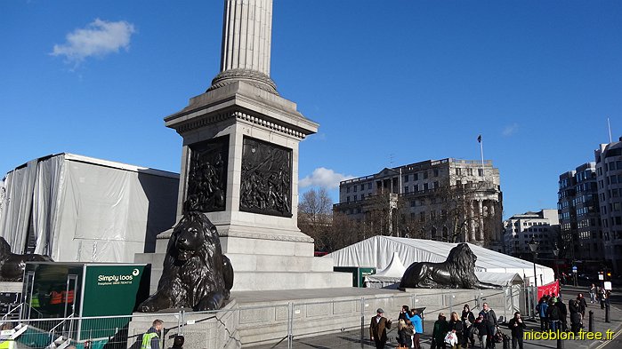 lions en bas de la colonne