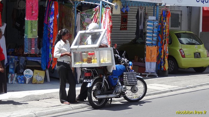 marchand de fruits ambulant