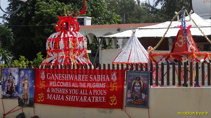 le temple hindou pendant le pèlerinage à Grand Bassin (la fête Maha Shivaratree)